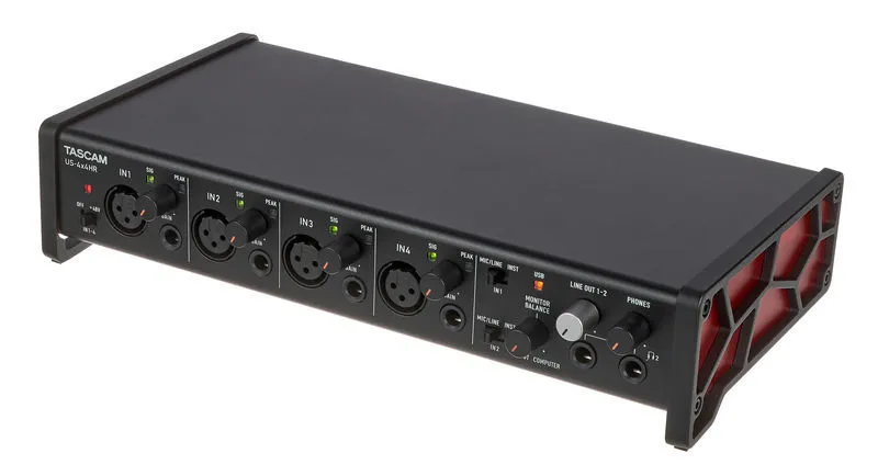 Tascam US-4x4HR-Img-69960