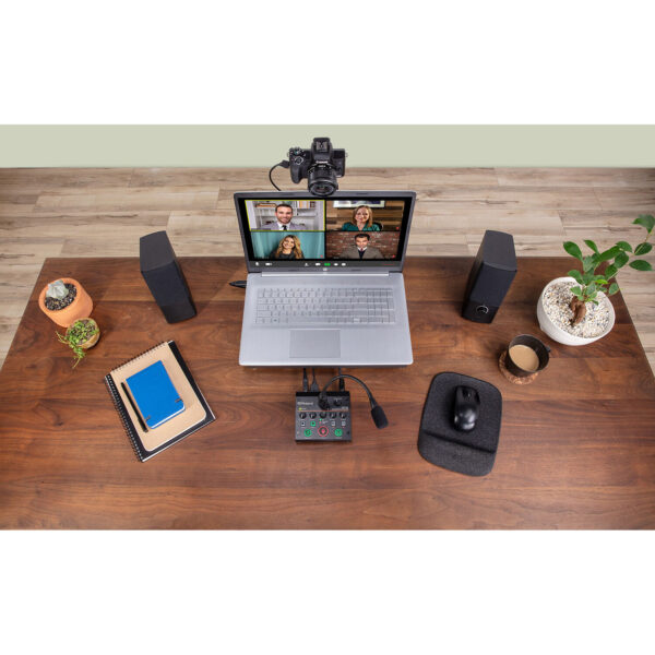 Roland UVC-02 Web Presentation Dock - Imagen 8