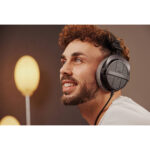 Beyerdynamic DT 990 PRO Auriculares de estudio supraaurales abiertos (negro y gris) - Imagen 9