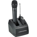 Base de carga de dos bahías Audio-Technica ATW-CHG2 para transmisores de la serie 2000