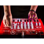 Sintetizador analógico Arturia MicroBrute Red edición especial - Imagen 5