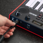 Akai Professional MPK Mini Play MK3 Teclado compacto y controlador de pad con altavoz - Imagen 14