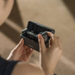 DJI Mic 2 Sistema/grabador de micrófono inalámbrico digital compacto para 2 personas para cámara y teléfono inteligente (2,4 GHz) - Imagen 9