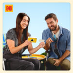 Cámara digital instantánea Kodak PRINTOMATIC+ de 10 MP con paquete de regalo (amarillo) - Imagen 9
