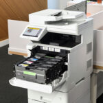 Impresora láser color empresarial Brother HLL9410CDN con kit de cartucho de tóner negro de alto rendimiento TN810XLBK - Imagen 12