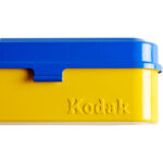 Caja de película Kodak de acero de 135 mm (tapa azul/cuerpo amarillo) - Imagen 2