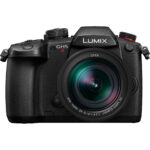 Cámara sin espejo Panasonic LUMIX GH5 II con lente de 12-60 mm y kit de accesorios - Imagen 2