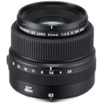 Lente FUJIFILM GF 63mm f/2.8 R WR con kit de filtro UV - Imagen 2