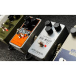 Pedal de distorsión/sustainer Electro-Harmonix Triangle Big Muff Pi - Imagen 13