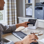 Impresora de etiquetas profesional de gran formato Brother QL-1110NWBC con Ethernet y Bluetooth - Imagen 7