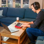 Akai Professional MPK Mini Play MK3 Teclado compacto y controlador de pad con altavoz - Imagen 8