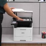 Impresora láser monocromática inalámbrica todo en uno Brother MFC-L5710DW con kit de tóner negro de muy alto rendimiento - Imagen 6