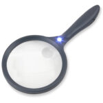 Carson HM-44 Lupa de mano con iluminación LED de 2 aumentos y punto de visualización de 4 aumentos - Imagen 2
