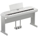 Yamaha DGX-670 WH Bundle