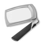 Carson Lupa rectangular plegable eléctrica de 2,5 aumentos con luz LED - Imagen 2