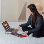 Akai Professional MPK Mini Play MK3 Teclado compacto y controlador de pad con altavoz - Imagen 10
